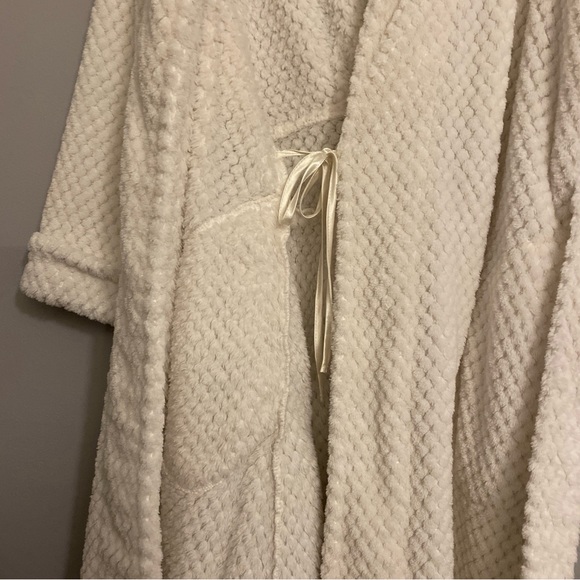 Women's White Robe - Picture 3 of 5
